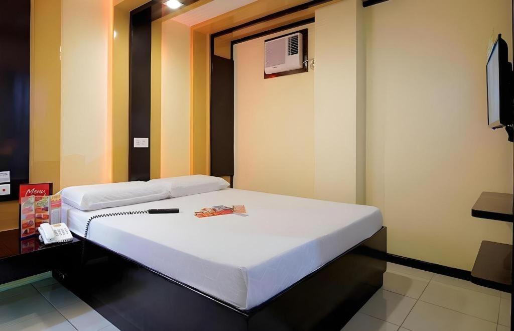 Hotel Sogo Tarlac Bagian luar foto