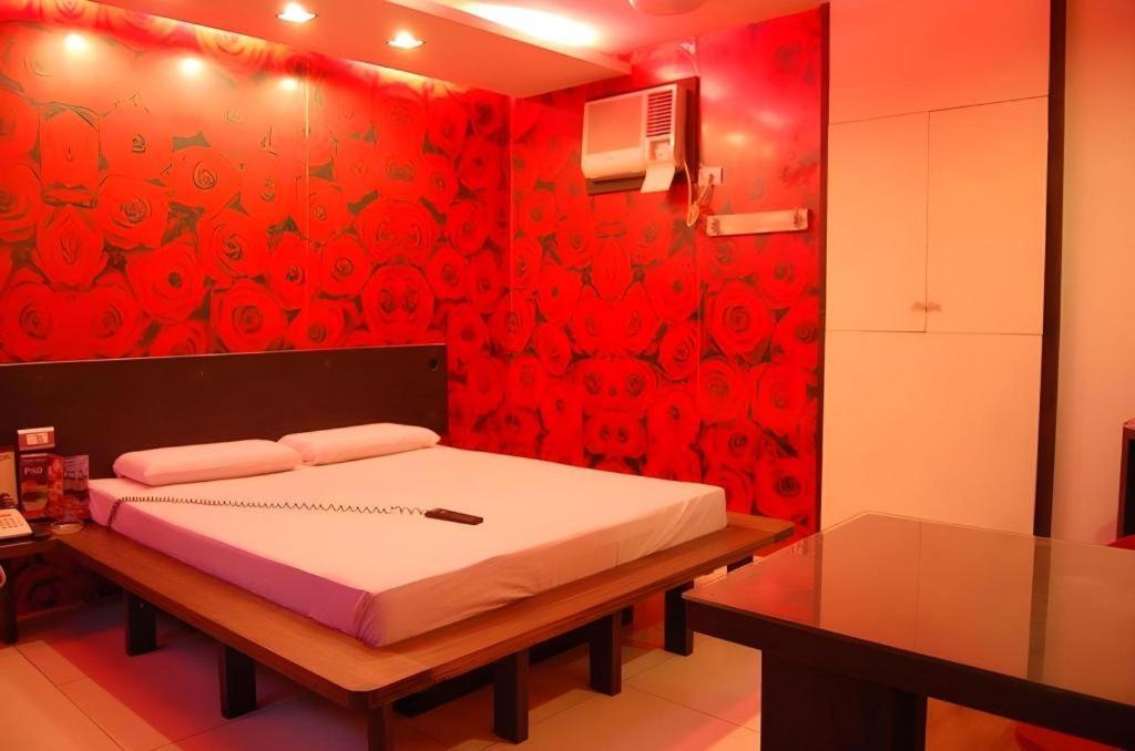 Hotel Sogo Tarlac Bagian luar foto