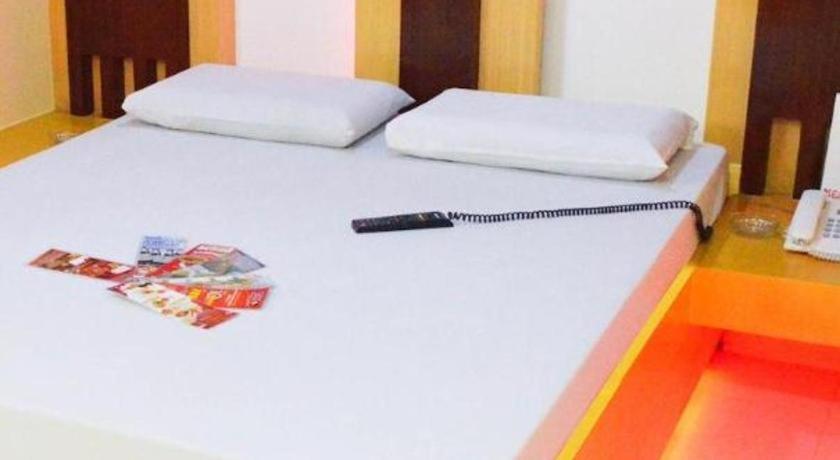 Hotel Sogo Tarlac Bagian luar foto