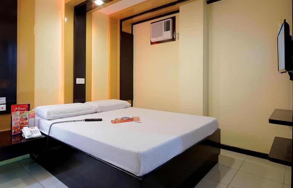 Hotel Sogo Tarlac Bagian luar foto