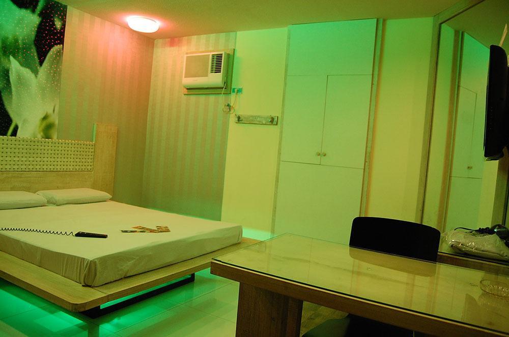 Hotel Sogo Tarlac Bagian luar foto